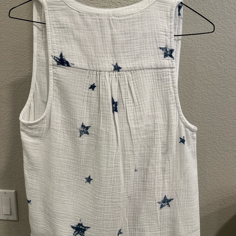 Splendid Sleeveless White Top with Blue Stars - Picture 5 of 5